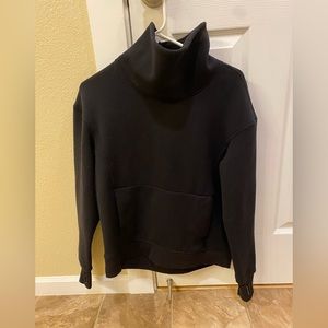 Lululemon Scuba Turtle Neck Size 6